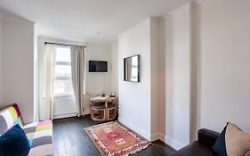 Entire Luxurious Flat Sleeps 4 Persons
